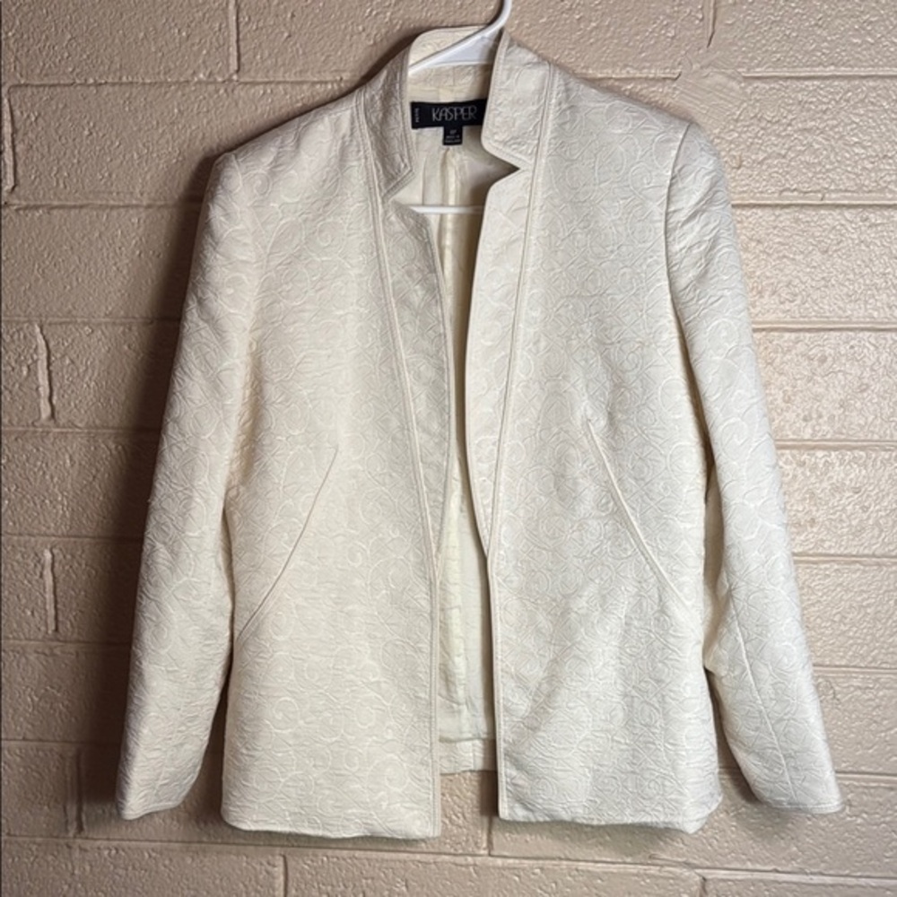 Kasper White Blazer for a Sophisticated Look